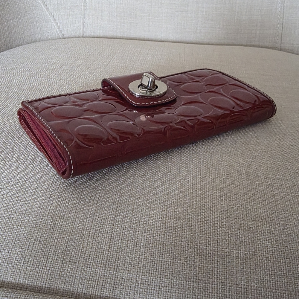 Vintage Coach Brick Red Signature Embossed Patent Leather Turnlock Wallet - Picture 11 of 13